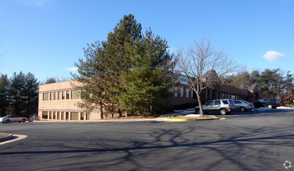 4465 Brookfield Corporate Dr, Chantilly, VA for lease - Primary Photo - Image 1 of 10