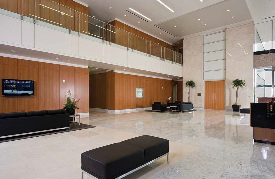 300 Park Ave, San Jose, CA à louer - Photo intérieure - Image 2 de 37