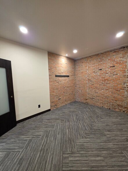 321 E Main St, Bozeman, MT à louer - Photo du bâtiment - Image 3 de 6