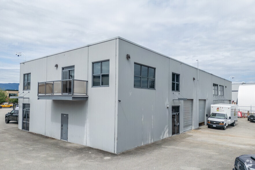 20220 113B Ave, Maple Ridge, BC for sale - Building Photo - Image 2 of 3