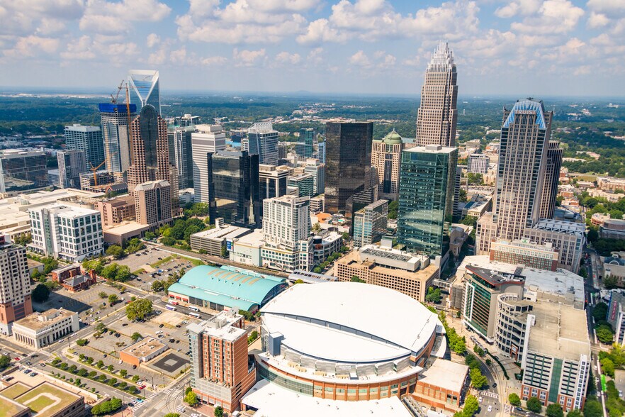 201 S College St, Charlotte, NC à louer - Photo du bâtiment - Image 2 de 9