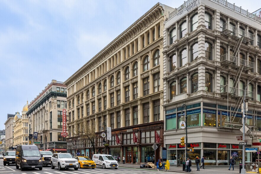 695 Avenue of the Americas, New York, NY for lease - Building Photo - Image 2 of 5