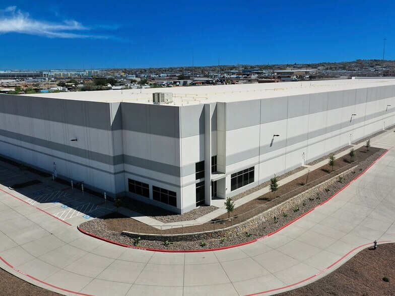 11320 Gateway Blvd East, El Paso, TX à louer - Photo principale - Image 1 de 1
