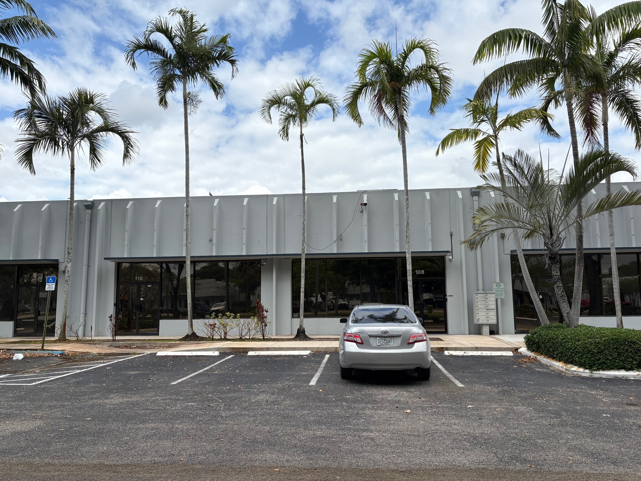 2099-2101 W Atlantic Blvd, Pompano Beach, FL for lease Building Photo- Image 1 of 27