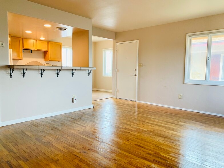 1179 Felspar St, San Diego, CA for sale - Interior Photo - Image 3 of 22
