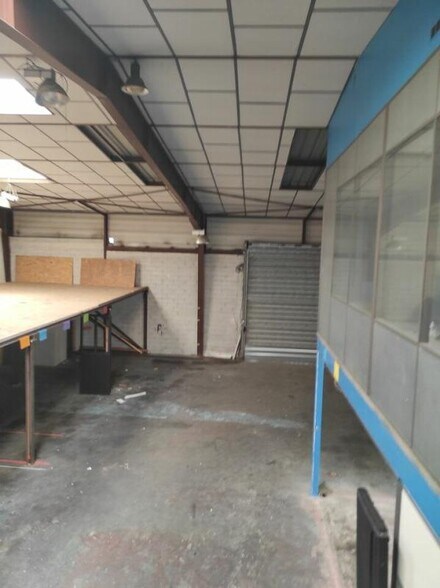 Industrial in Vitrolles for lease - Interior Photo - Image 1 of 4