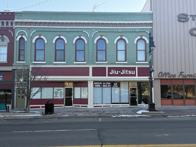 More details for 922-924 Military St, Port Huron, MI - Retail for Sale