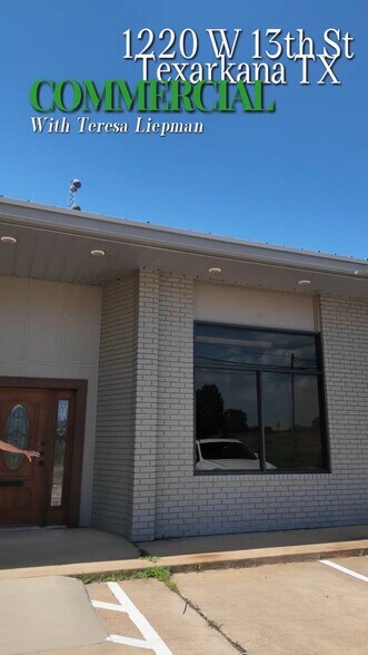 1220 W 13th St, Texarkana, TX à vendre - Vidéo sur l’inscription commerciale - Image 2 de 36