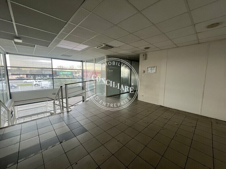 Bureau dans Portet-sur-Garonne à louer - Hall d’entrée - Image 1 de 4