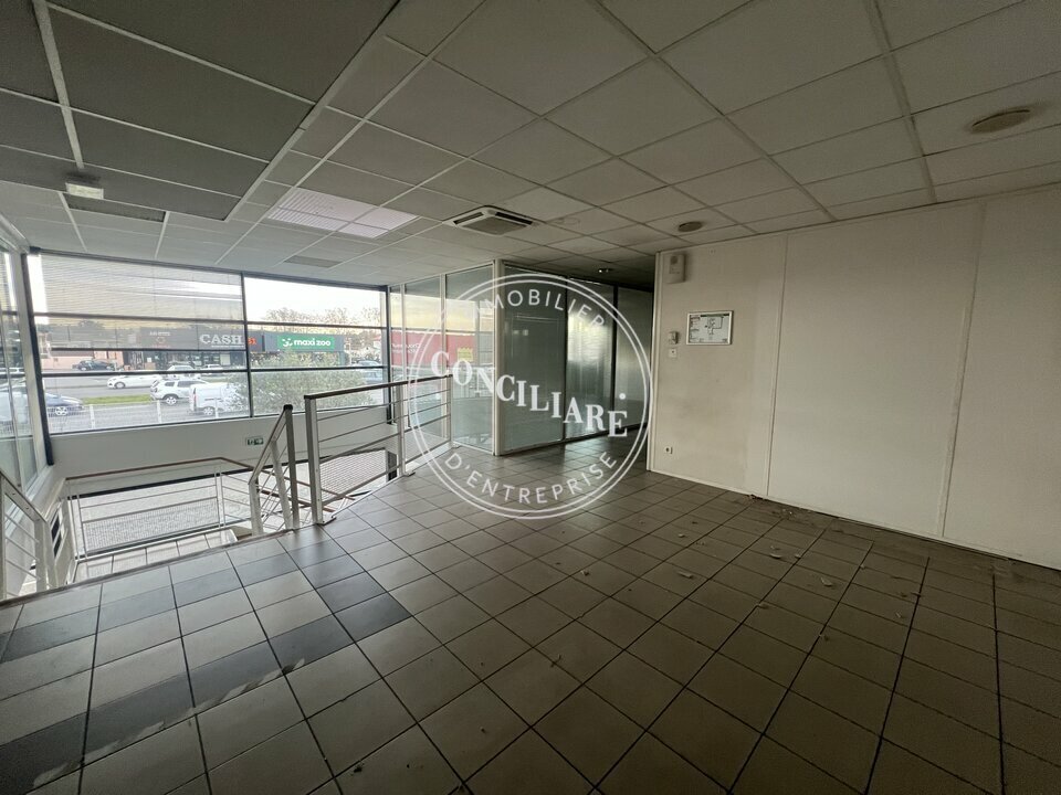 Bureau dans Portet-sur-Garonne à louer Hall d’entrée- Image 1 de 5