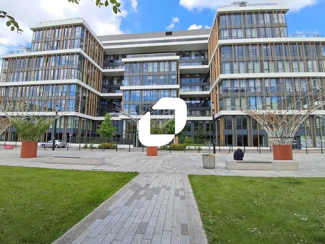 2 Avenue De La Gare, Montigny-le-Bretonneux for lease Building Photo- Image 1 of 38