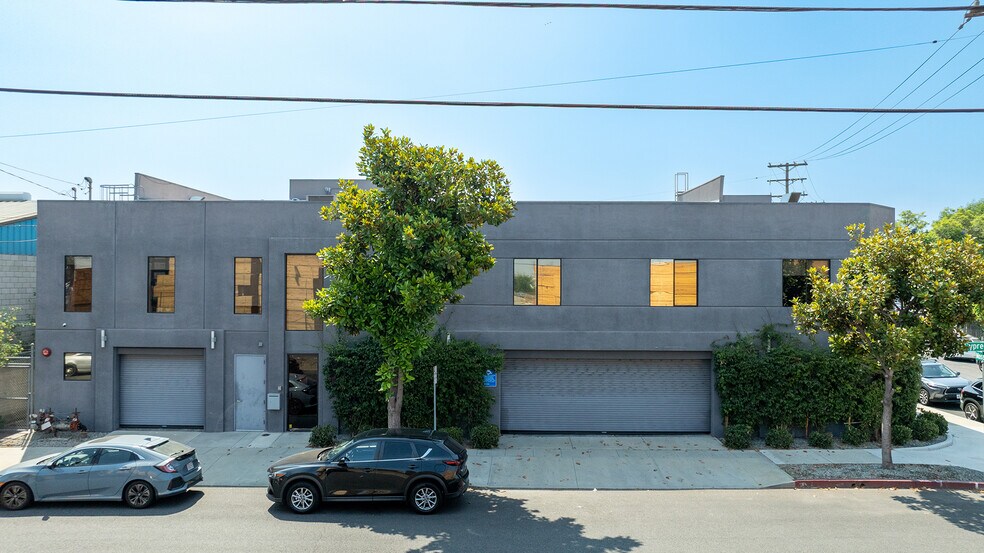 120 W Cypress Ave, Burbank, CA à vendre - Photo du bâtiment - Image 3 de 5