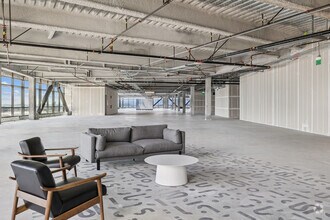 50 Tanforan Ave, South San Francisco, CA à louer Photo intérieure- Image 2 de 6