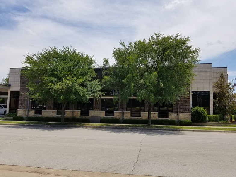 3343 Locke Ave, Fort Worth, TX for lease - Building Photo - Image 1 of 4