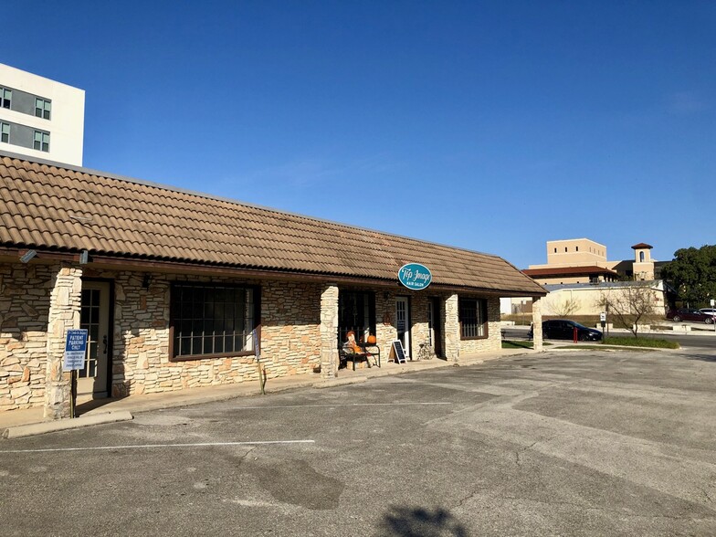 221 N C M Allen Pky, San Marcos, TX for lease - Building Photo - Image 2 of 3