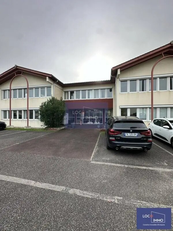 Office in Le Haillan for sale Building Photo- Image 1 of 9