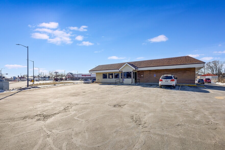 2604 Custer St, Manitowoc, WI à vendre - Photo du bâtiment - Image 3 de 39