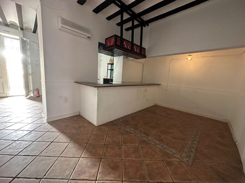 Retail in Cieza for lease - Interior Photo - Image 1 of 13