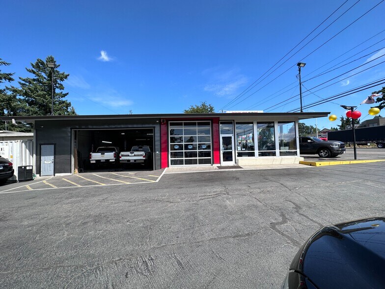 16001 SE Mcloughlin Blvd, Milwaukie, OR for lease - Building Photo - Image 2 of 34