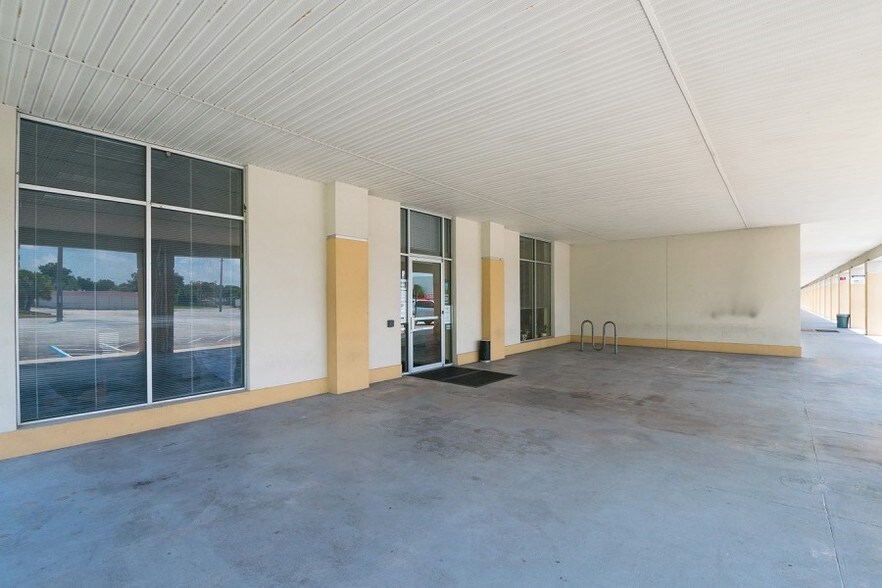 333 N Lake Parker Ave, Lakeland, FL à louer - Photo intérieure - Image 2 de 7