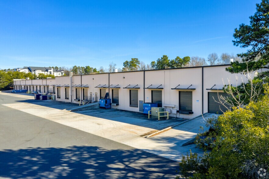 9006 Perimeter Woods Dr, Charlotte, NC à louer - Photo du bâtiment - Image 3 de 14