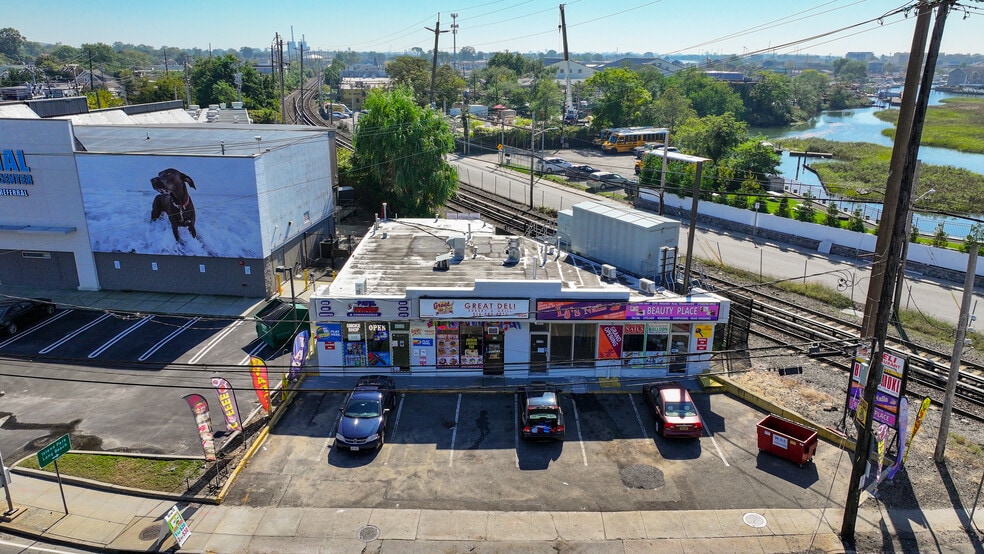 571-575 Atlantic Ave, Oceanside, NY for sale - Building Photo - Image 2 of 9