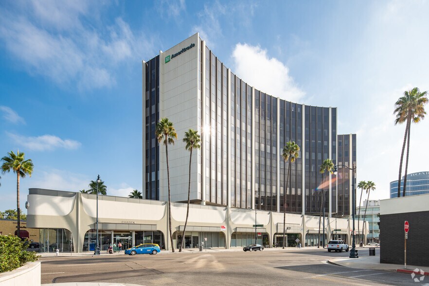 9737-9777 Wilshire Blvd, Beverly Hills, CA à louer - Photo du bâtiment - Image 3 de 44