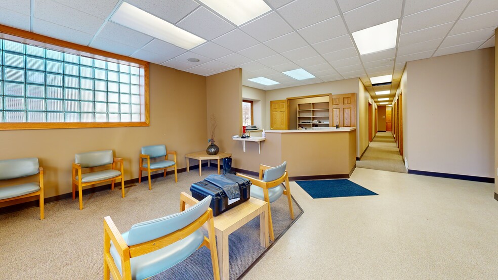 703 Prentice St, Granite Falls, MN for lease - Building Photo - Image 1 of 11