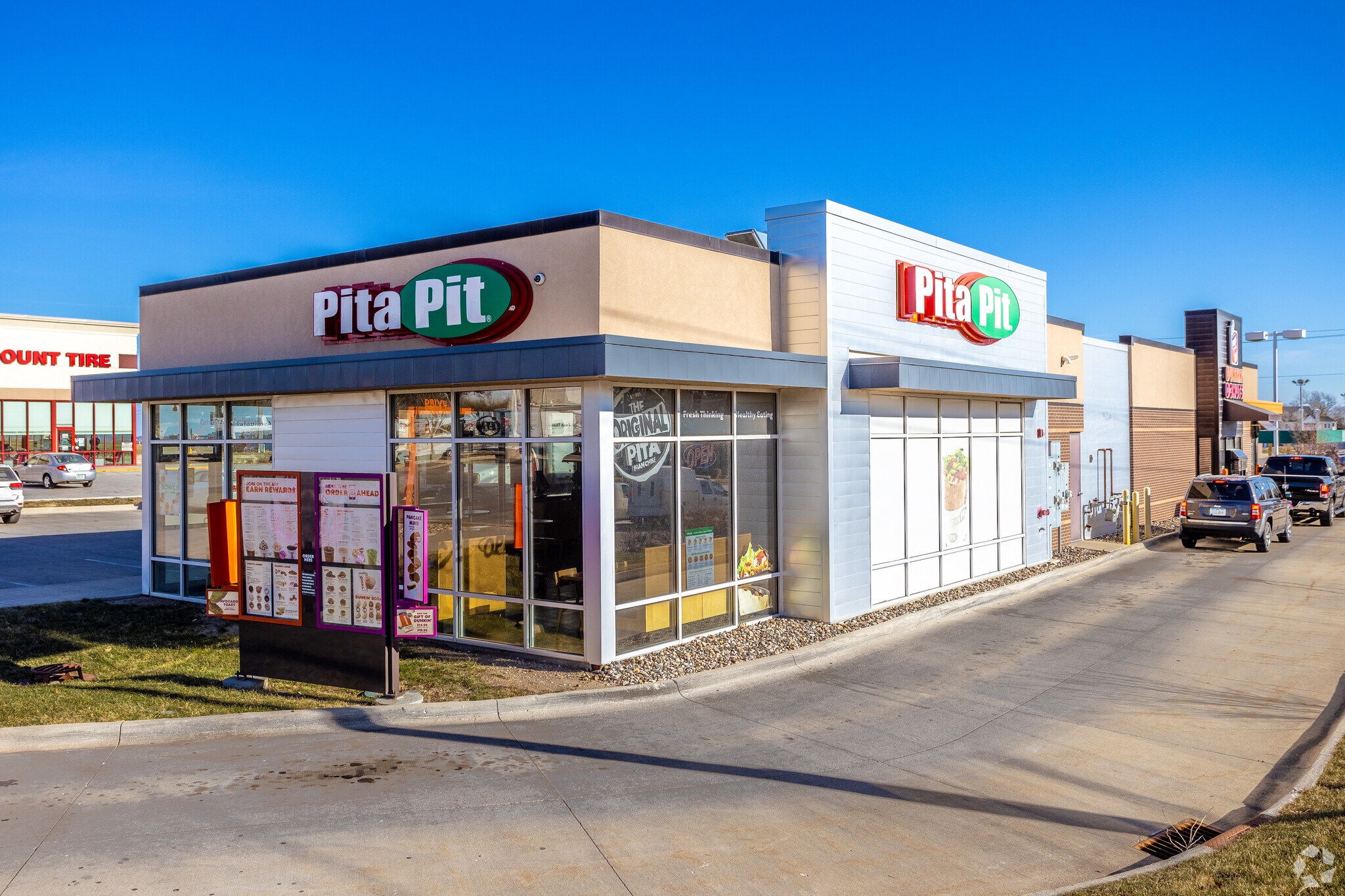 4212 Merle Hay Rd, Des Moines, IA for lease Building Photo- Image 1 of 12