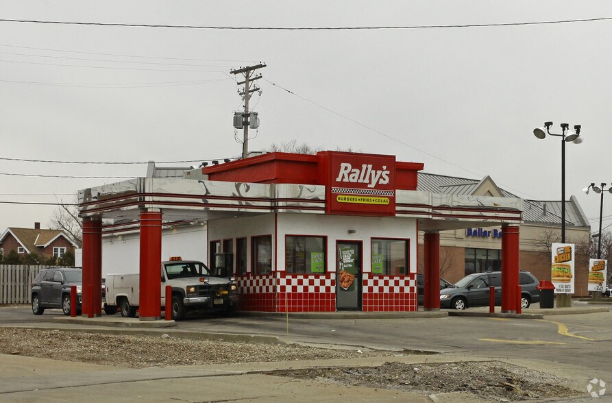 6201 Brookpark Rd, Cleveland, OH à louer - Photo principale - Image 2 de 5