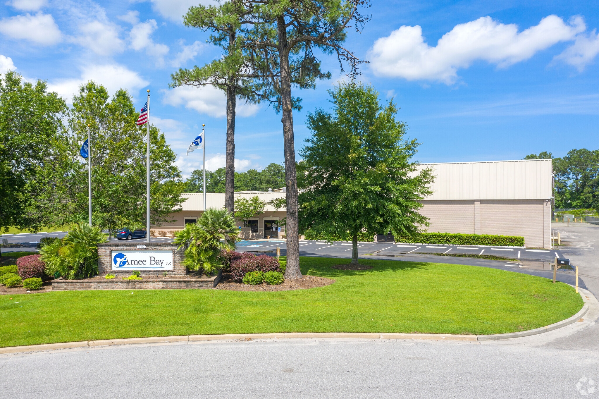 915 Commerce Cir, Hanahan, SC for sale Primary Photo- Image 1 of 5