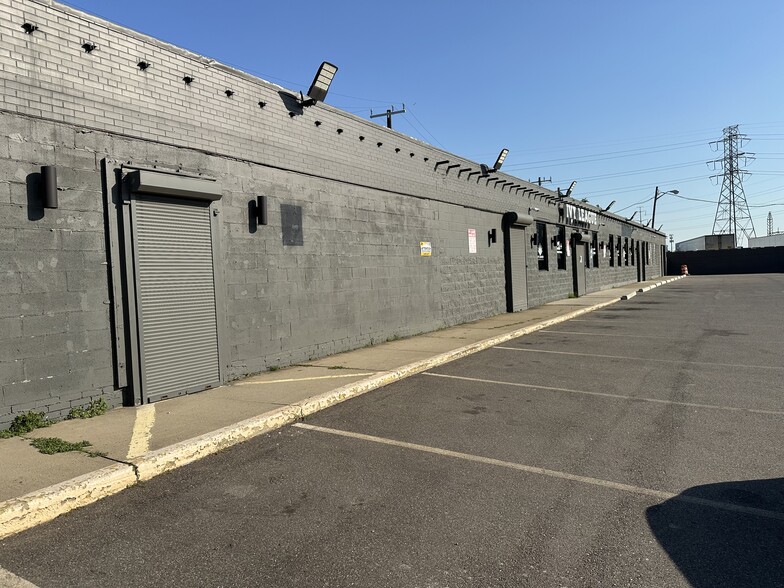 465 S Schaefer Hwy, Detroit, MI à louer - Photo du bâtiment - Image 3 de 6