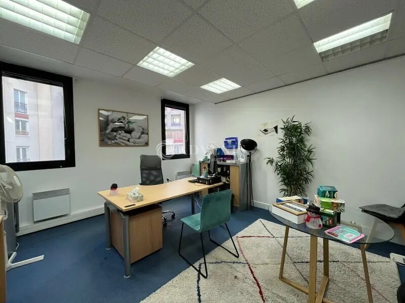 Office in Montigny-le-Bretonneux for lease Interior Photo- Image 1 of 6
