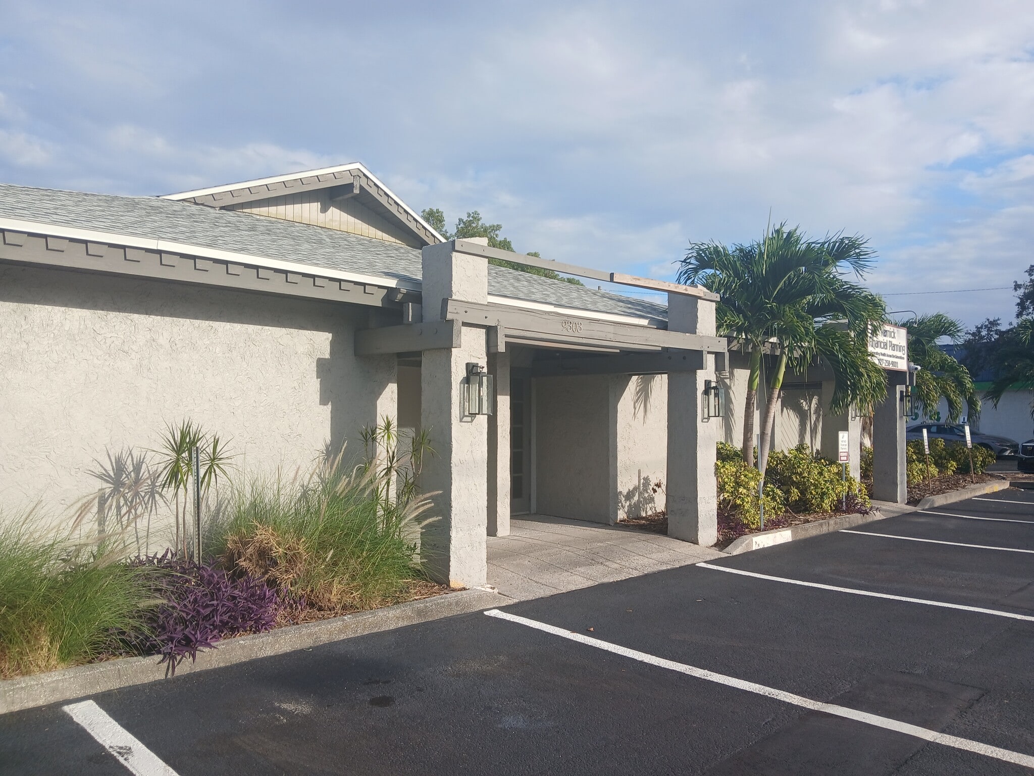 9303 Seminole Blvd, Seminole, FL for lease Interior Photo- Image 1 of 33