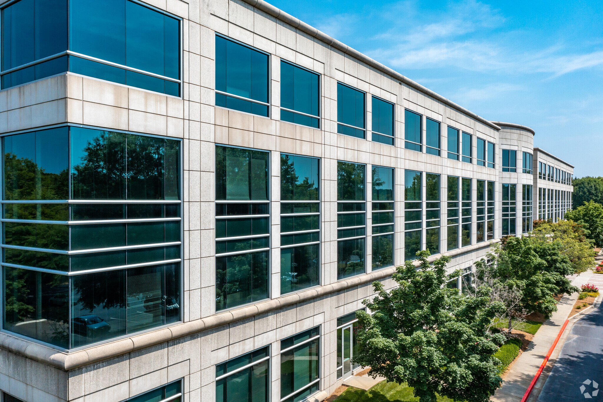 13560 Morris Rd, Alpharetta, GA à louer Photo du bâtiment- Image 1 de 17