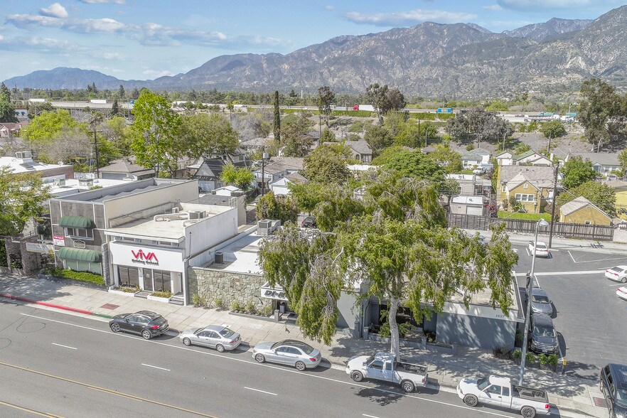 2835 E Foothill Blvd, Pasadena, CA à vendre - Photo du bâtiment - Image 2 de 12