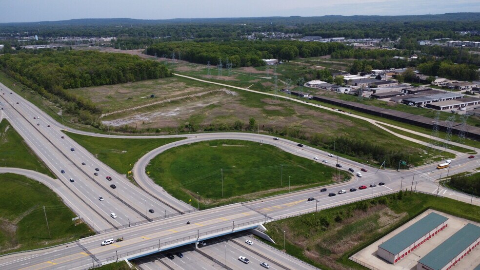 1 Riverside Commons Dr, Willoughby, OH à vendre - Photo du bâtiment - Image 2 de 3