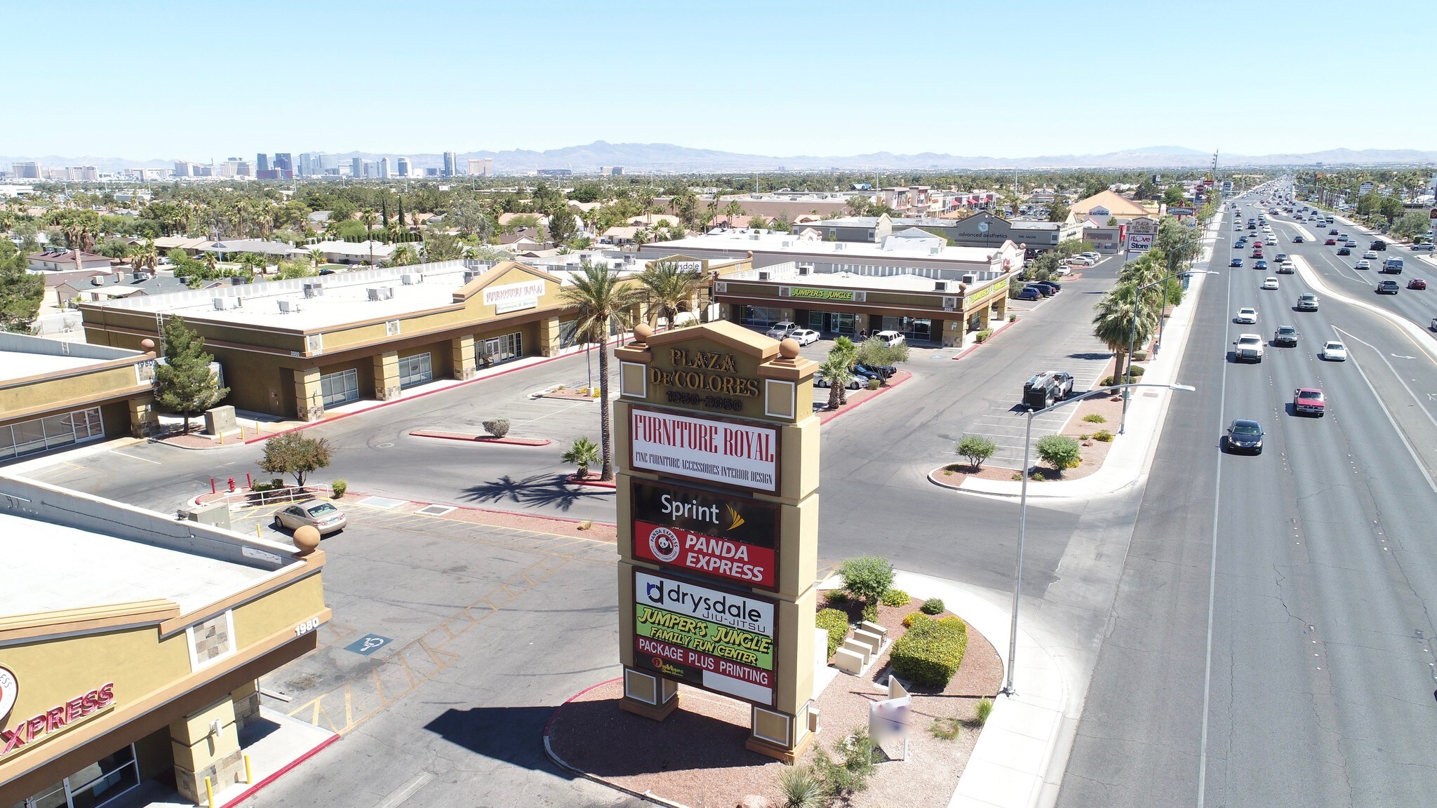1950-2050 S Rainbow Blvd, Las Vegas, NV à louer Photo du bâtiment- Image 1 de 7