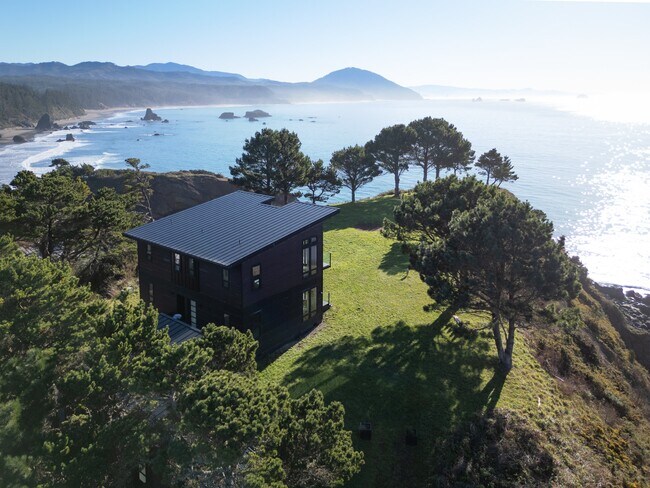 Plus de détails pour 409 Jackson St, Port Orford, OR - Spécialité à vendre