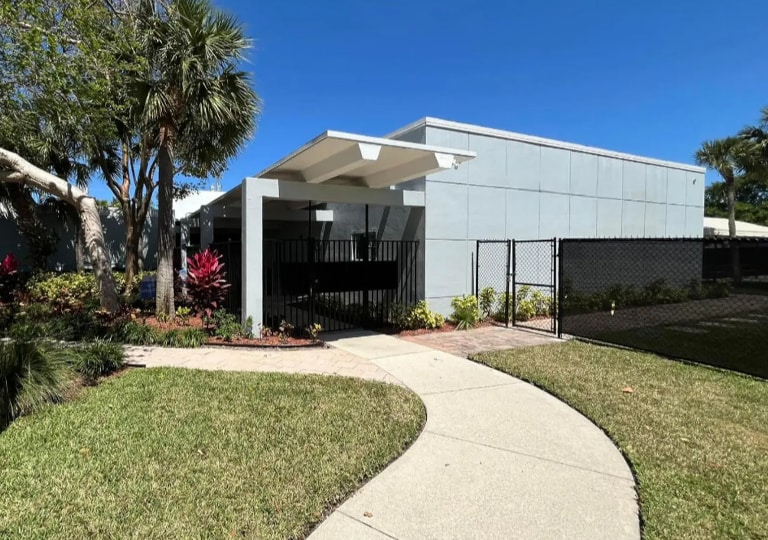 10300 Riverside Dr, Palm Beach Gardens, FL for lease - Building Photo - Image 1 of 14