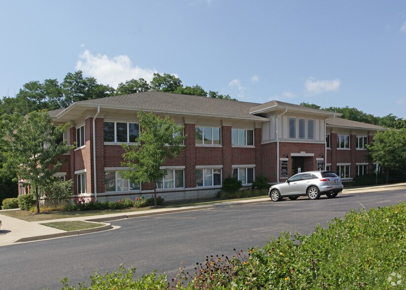 2455 Dean St, St Charles, IL à louer - Photo du bâtiment - Image 3 de 13