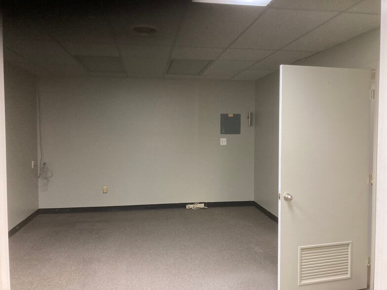 11110 Liberty Rd, Randallstown, MD for lease - Interior Photo - Image 3 of 6