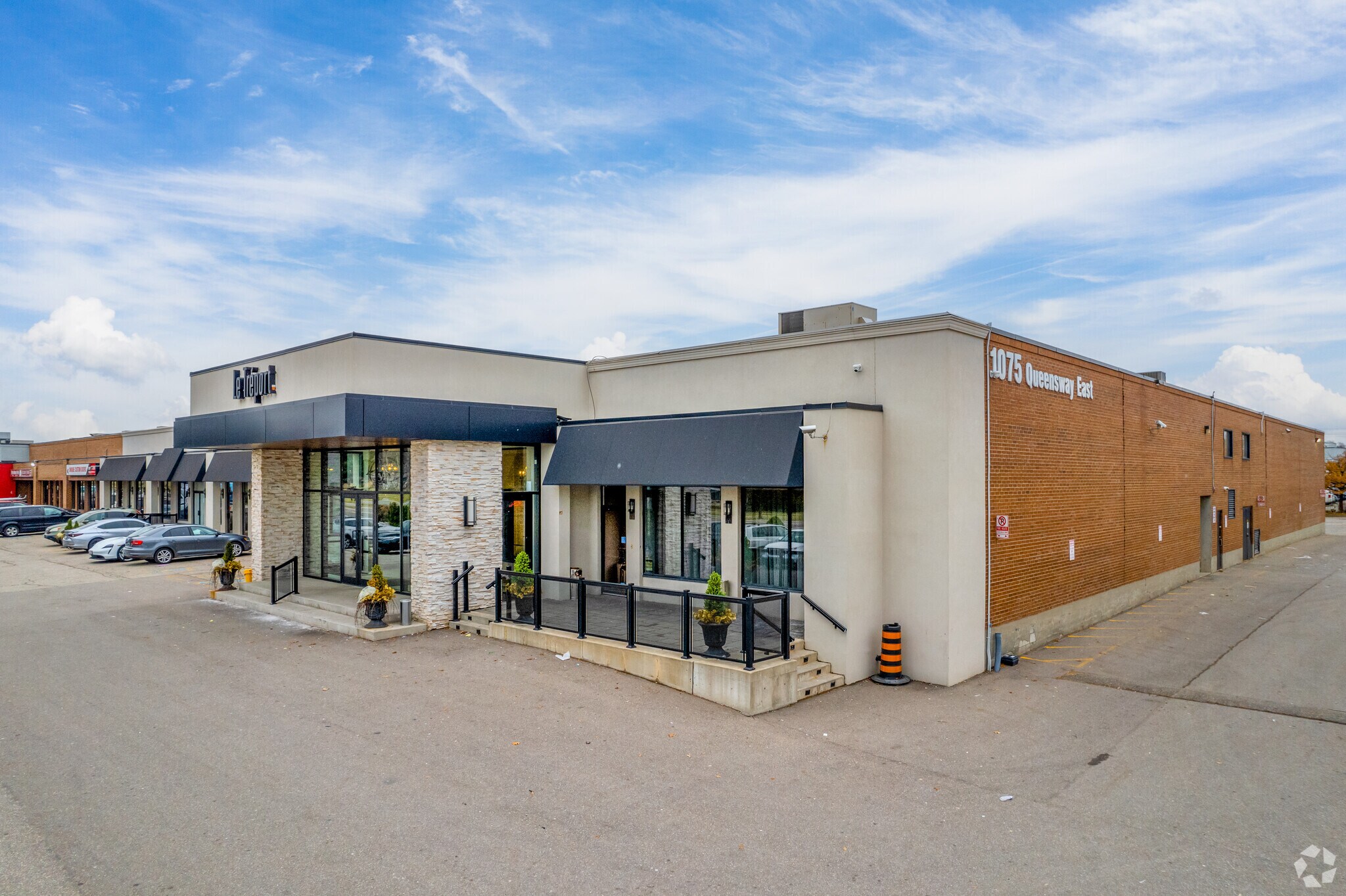 1075 Queensway E, Mississauga, ON à vendre Photo principale- Image 1 de 1