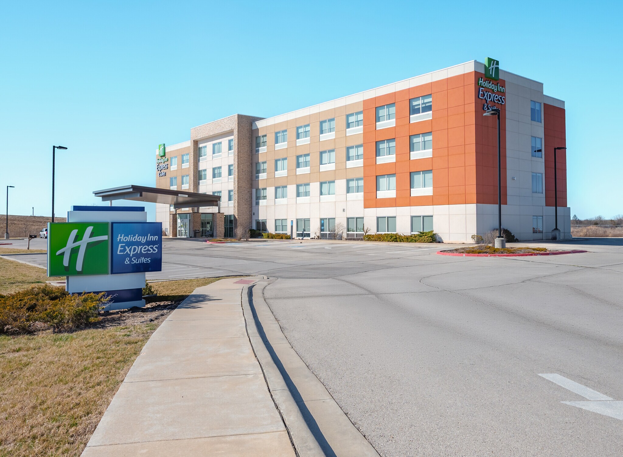 3401 Blue Comet Dr, Chanute, KS à vendre Photo principale- Image 1 de 18