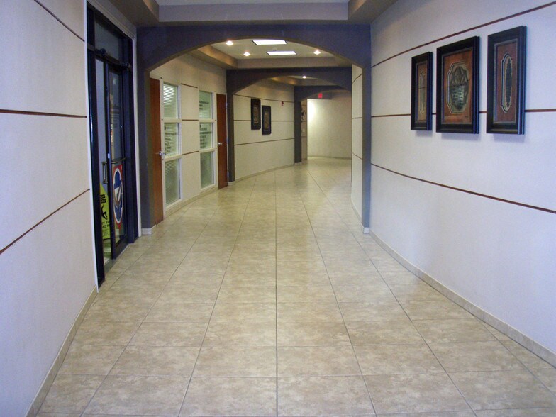 2301 S Hampton Rd, Dallas, TX à louer - Photo intérieure - Image 2 de 2