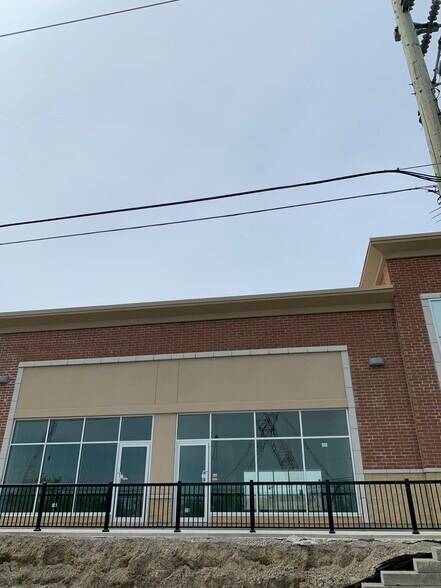 90 Eastern Ave, Brampton, ON à vendre - Photo du bâtiment - Image 1 de 1