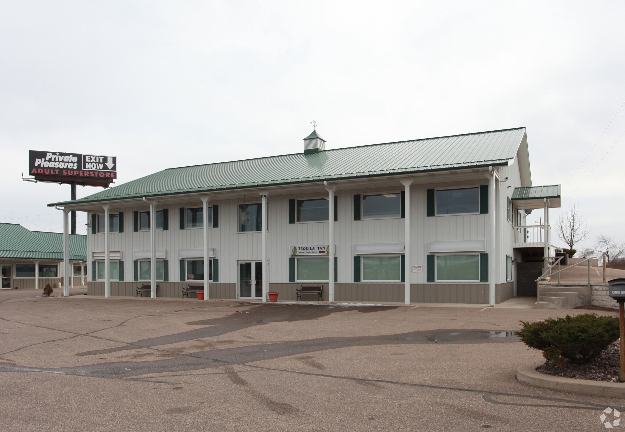 N5690 850th St, Elk Mound, WI for lease Primary Photo- Image 1 of 3