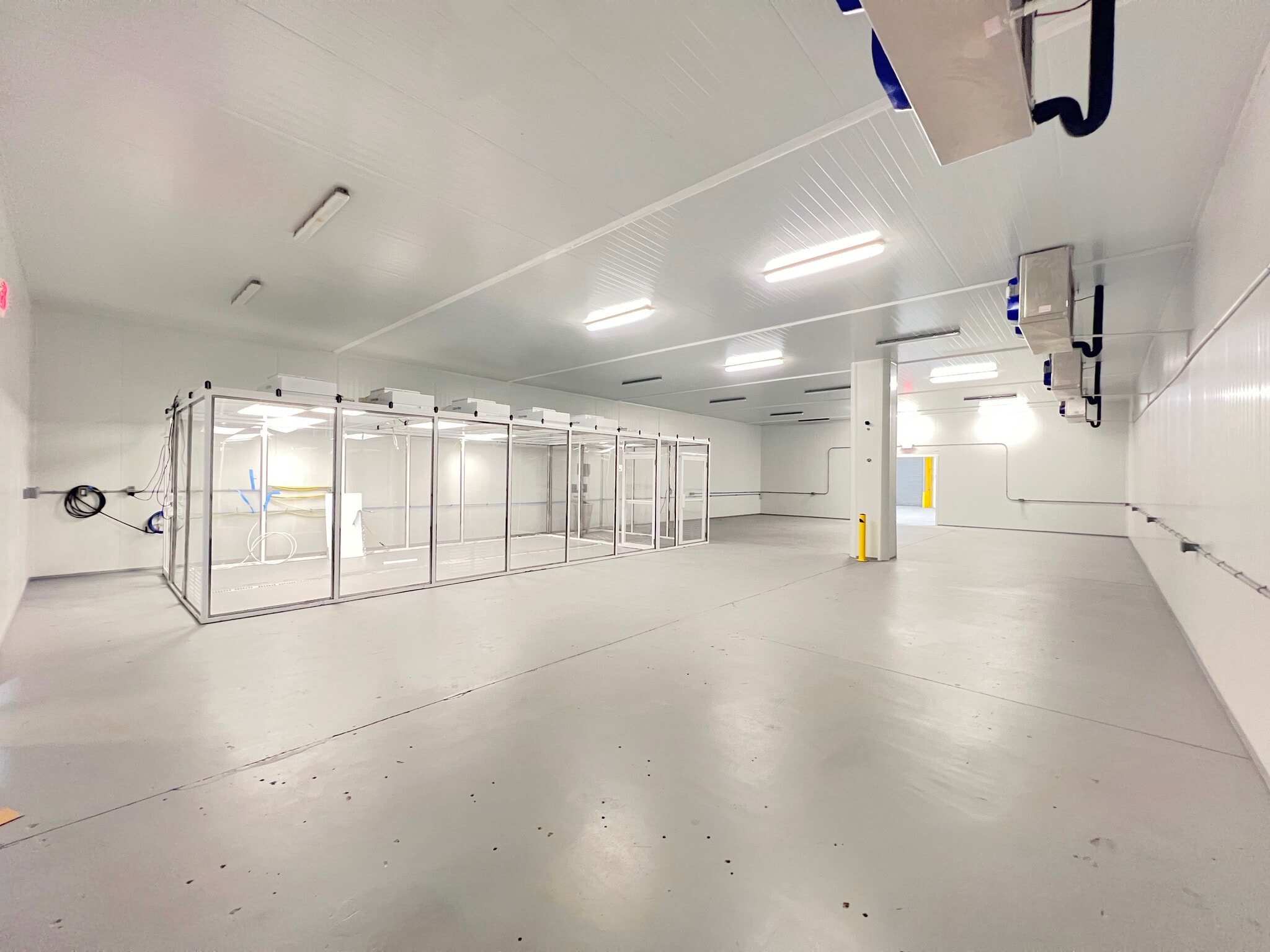 2201 Nw 30th Pl, Pompano Beach, FL for lease Interior Photo- Image 1 of 13