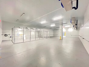 2201 Nw 30th Pl, Pompano Beach, FL for lease Interior Photo- Image 1 of 13