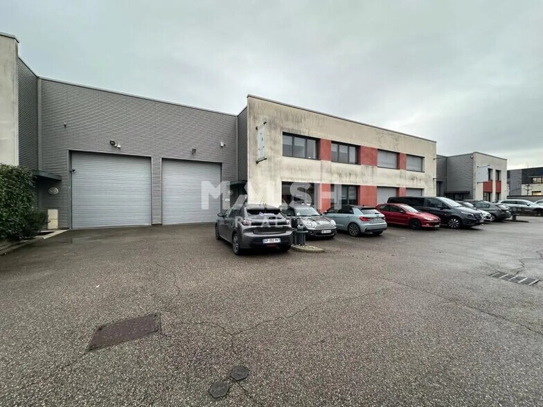 Flex in Décines-Charpieu for lease - Building Photo - Image 1 of 12